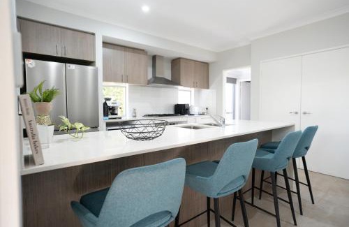 Rockingham Apartment | Ocean Breeze