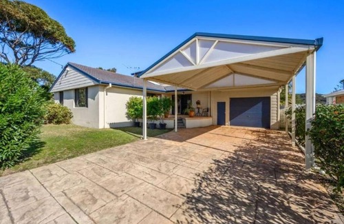 Caves Beach House | Ocean Breeze @ Caves beach.