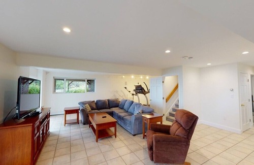 Surry Apartment | Ocean Breeze. Cozy walkout basement apartment on the ocean.