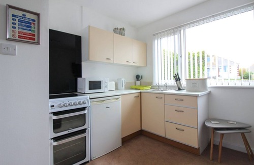Holywell Cottage | Ocean Breeze is a cosy apartment just a stone’s throw from the wonderful beach at Holywell Bay.