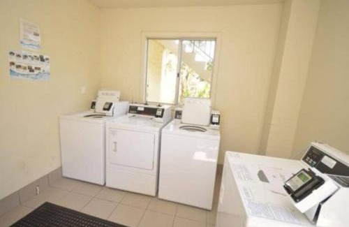 Mandurah Apartment | Ocean Breeze Loft Villa With Pool, Tennis Court & Playground!
