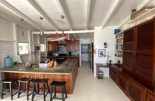 Roatan House | Ocean Breeze Villa is great for families and large groups all inclusive 1 to 16