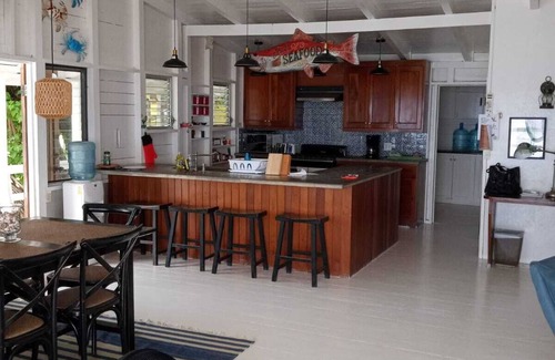 Roatan House | Ocean Breeze Villa is great for families and large groups all inclusive 1 to 16
