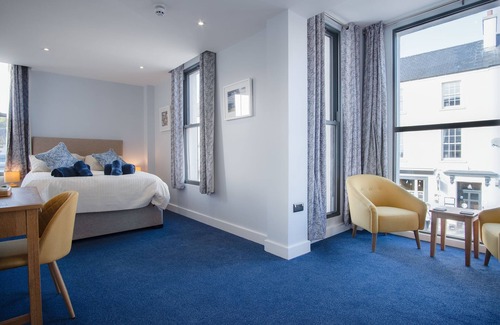 Saundersfoot Hotel | Ocean Cabins @ The Square - Saundersfoot