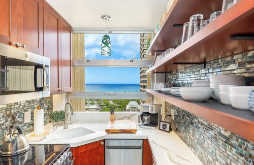 Waikiki Condo | Ocean-City Panoramic PH Condo at the Royal Garden w/Amazing Hotel Amenities