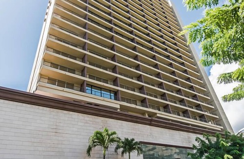 Waikiki Condo | Ocean-City Panoramic PH Condo at the Royal Garden w/Amazing Hotel Amenities