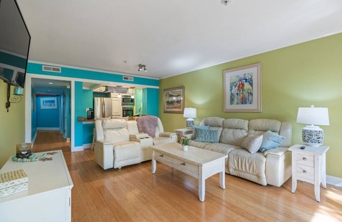 Briarcliffe Acres Condo | Ocean Creek 2BR - Pools, Beach Access & Barefoot Landing Across Street