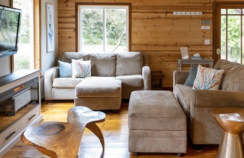 Inglenook House | Ocean Dunes Retreat - Cozy beach cottage just minutes from the beach!