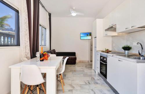 Los Gigantes Apartment | OCEAN ROCK APARTMENT, Heated Pool, Wi Fi, Smart TV