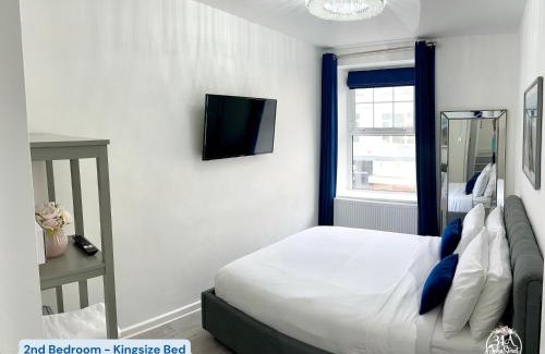 Porthcawl Apartment | OCEAN ESCAPE 200m From the Sea, High Spec Town Centre Entire Flat, 3 Bedrooms, TVs All Rooms