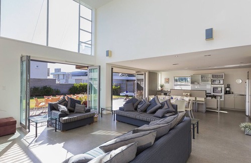 Omaha Cottage | Ocean Escape - Omaha Holiday Home