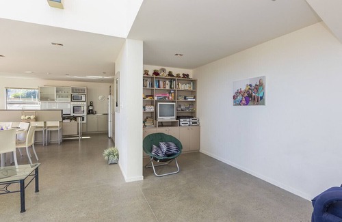 Omaha Cottage | Ocean Escape - Omaha Holiday Home
