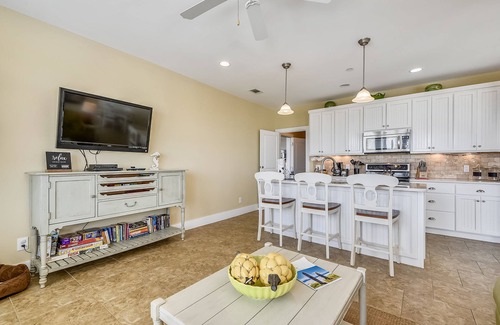 Melrose on the Beach Cottage | Ocean Friends & Family Retreat- Cart included with booking & Access to Amenities
