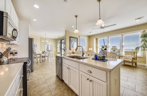 Melrose on the Beach Cottage | Ocean Friends & Family Retreat- Cart included with booking & Access to Amenities