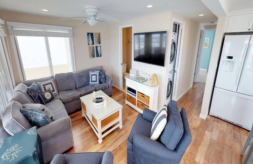 North Beach Haven House | Ocean Front 1st floor duplex with expansive views in Brant Beach with private.