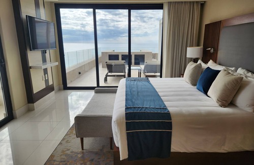 San Jose del Cabo Resort | Ocean Front 3 Bdrm Penthouse at the beautiful Villa La Valencia.