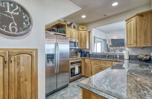 Gold Beach House | Ocean Front 3 Bedroom House with Amazing Sunsets!