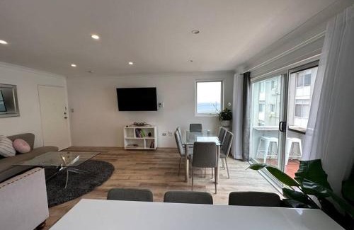 Cronulla Apartment | Ocean Front Apartment