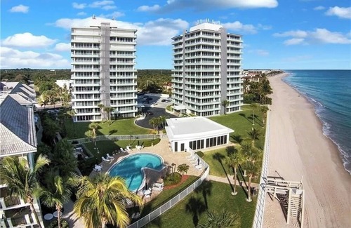 Central Beach House | Ocean Front apt with private access to the beach