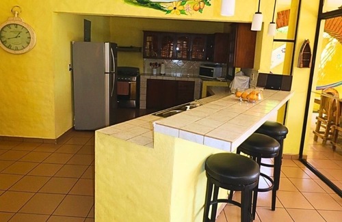 Tamanique House | Ocean Front Beach Estate/-Surfers Paradise- PRESIDENTIAL SUITE