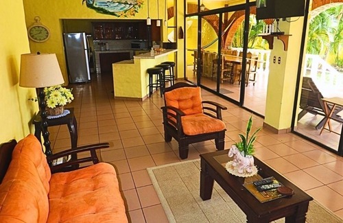 Tamanique House | Ocean Front Beach Estate/-Surfers Paradise- PRESIDENTIAL SUITE