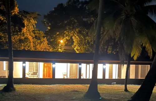 Parrita House | Ocean front , black sand beach vacation beach house