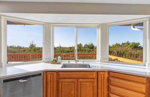 Ocean City House | Ocean Front. Clamming. Game Room. Large Deck.