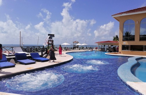 Downtown Cancun Apartment | Ocean Front Condo in a Resort Hotel Complex Directly on the Beach,