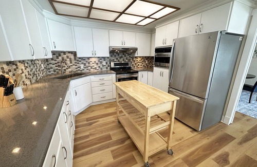 Oregon Coast House | Ocean Front! Estate House with 3 Units Sleeps 12!