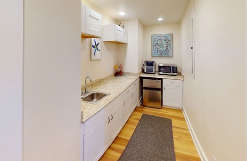 Oregon Coast House | Ocean Front! Estate House with 3 Units Sleeps 12!