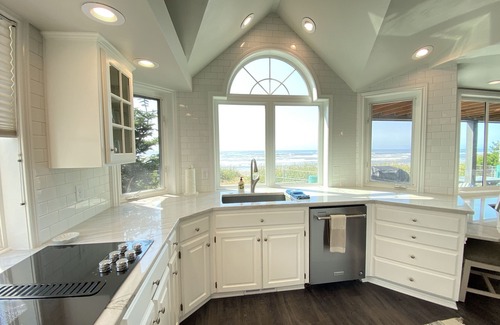 Neskowin House | Ocean Front, Hot tub, theater room, game room, Wifi, All king beds