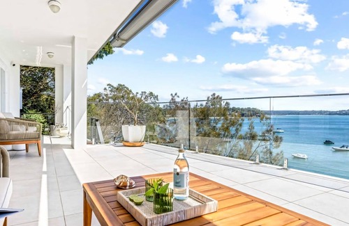 Bundeena House | Ocean Front Luxury The Lambeth Walk