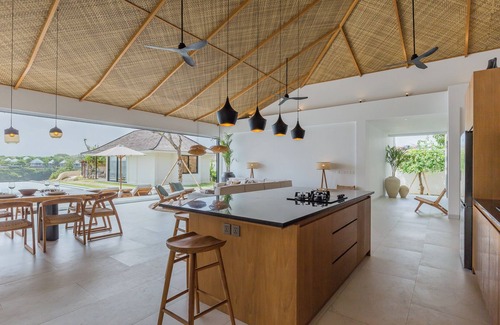Mushroom Bay Villa | Ocean Front Majestic and Eco-Friendly 6 BDR villa in Nusa Lembongan, Bali