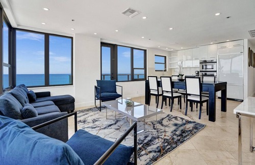La Gorce Apartment | Ocean Front Penthouse 2BD/2 Balconies PH-2