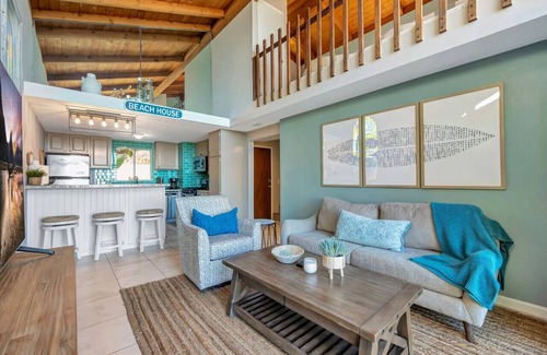 Diamond Crestview House | OCEAN FRONT! Private stairs from home to BEACH! Unit A