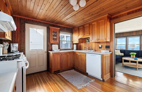 Greenbush House | Ocean Front Retreat, Family Friendly-Stunning Views! Walk to Beach + Harbor 4BR+
