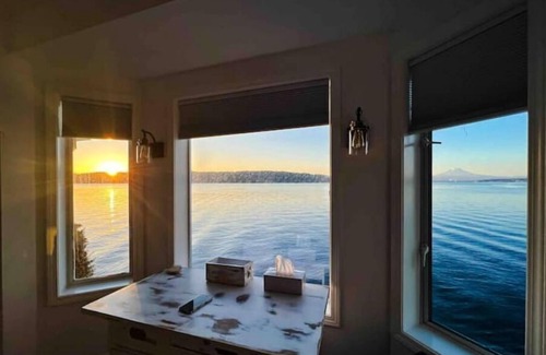 Gig Harbor House | Ocean Front Tranquility, Rainier View, Big Deck