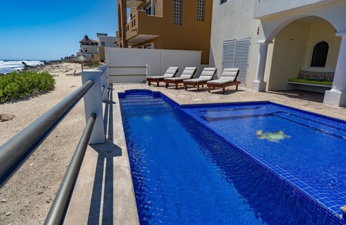 Isla Mujeres Villa | Ocean front villa located on the beach