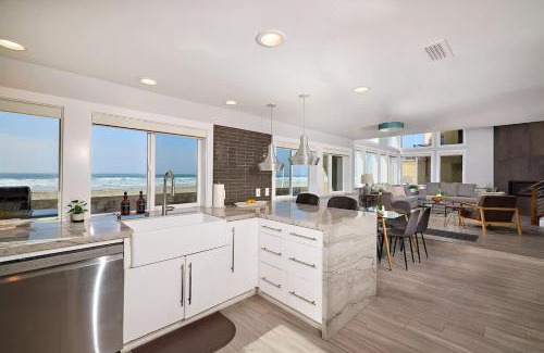 Mission Beach House | Ocean Front Walk