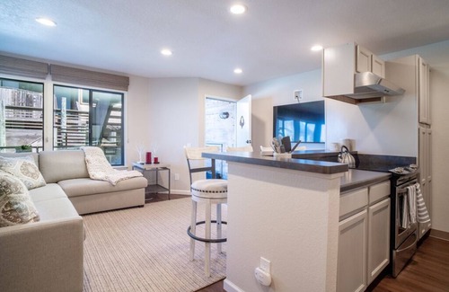 Monterey Condo | Ocean Harbor 130 - Monterey Condo - Surf Sounds