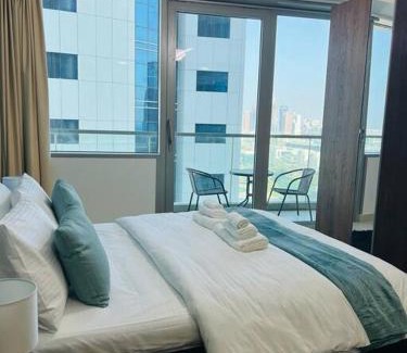 Al Sufouh 2 Apartment | Ocean Heights - Spacious 1 Bedroom with Sea View & Free Parking