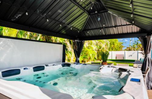 Harbor Heights House | Ocean house with Hot Tub and Heated pool ! Beach 1 minute walk !