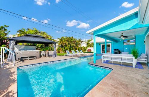 Harbor Heights House | Ocean house with Hot Tub and Heated pool ! Beach 1 minute walk !