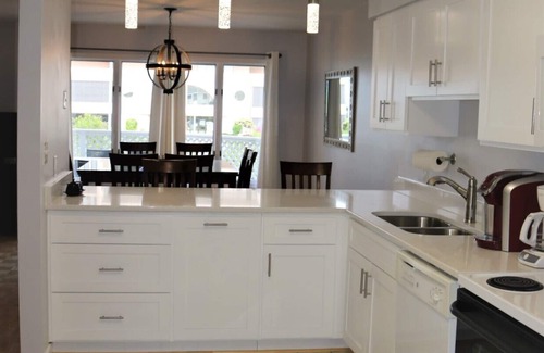 Northeast Virginia Beach Condo | Ocean is Across the Street - 3BR, 3.5 BA Contemporary Condo!