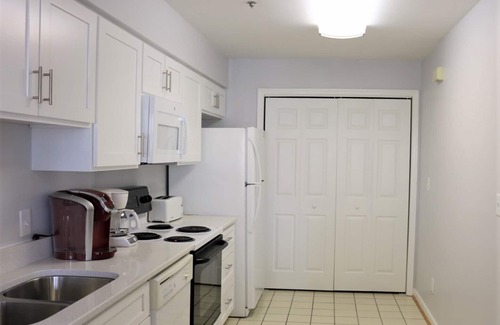 Northeast Virginia Beach Condo | Ocean is Across the Street - 3BR, 3.5 BA Contemporary Condo!