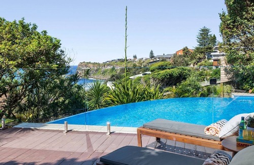 Newport House | Ocean Lux - stunning views over Bungan Beach