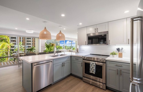 Waikiki Condo | Ocean, Marina, and Pool View 2BD Corner Unit w/AC at the Ilikai Hotel