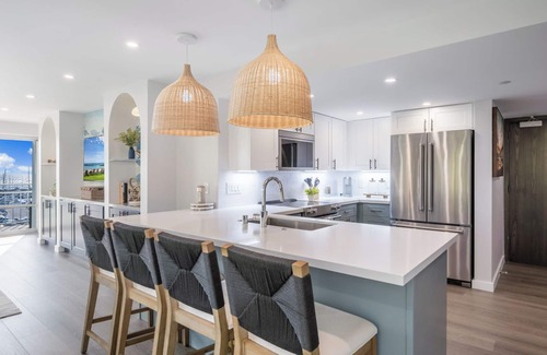 Waikiki Condo | Ocean, Marina, and Pool View 2BD Corner Unit w/AC at the Ilikai Hotel