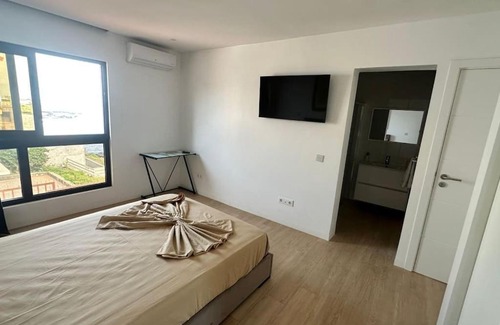 Praia Apartment | Ocean Mirror Apartment in Praia