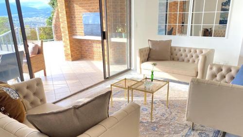 Mountainside Apartment | Ocean & Mountain View Apartment
